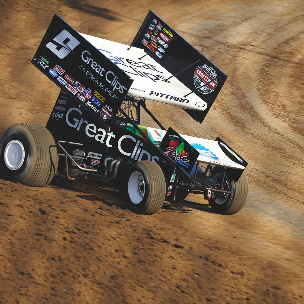 Daryn Pittman qualifying at Lawrenceburg Speedway with The World of Outlaws. ( Jeffrey Turford / TDP )
