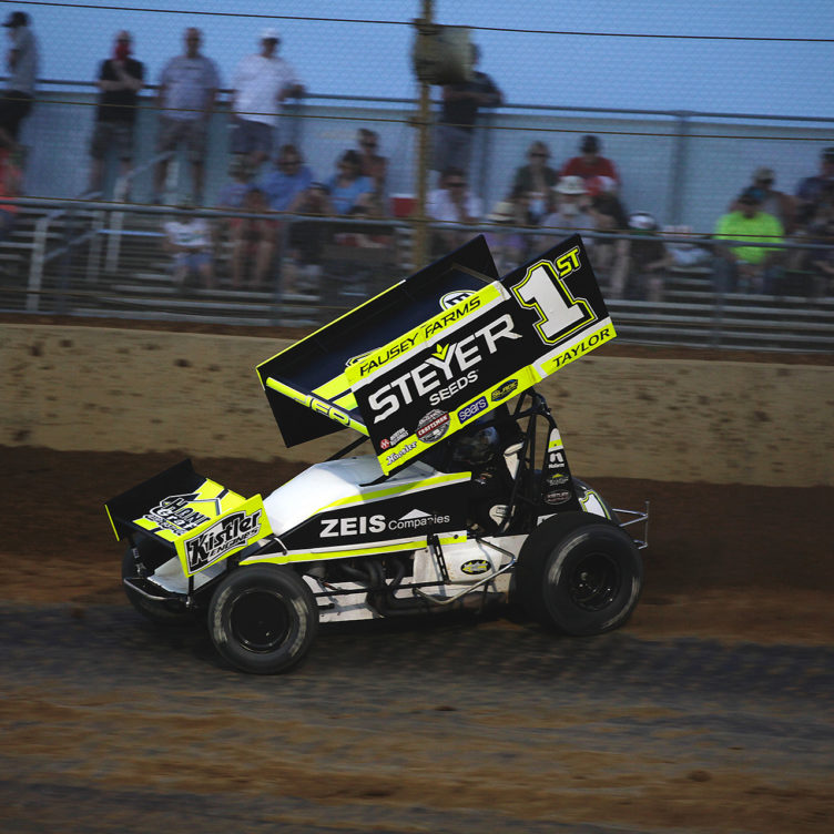 The 1ST of Gary Taylor scored the Charger Award having gained 9 spots in the A Feature at Lawrenceburg. ( Jeffrey Turford / TDP )