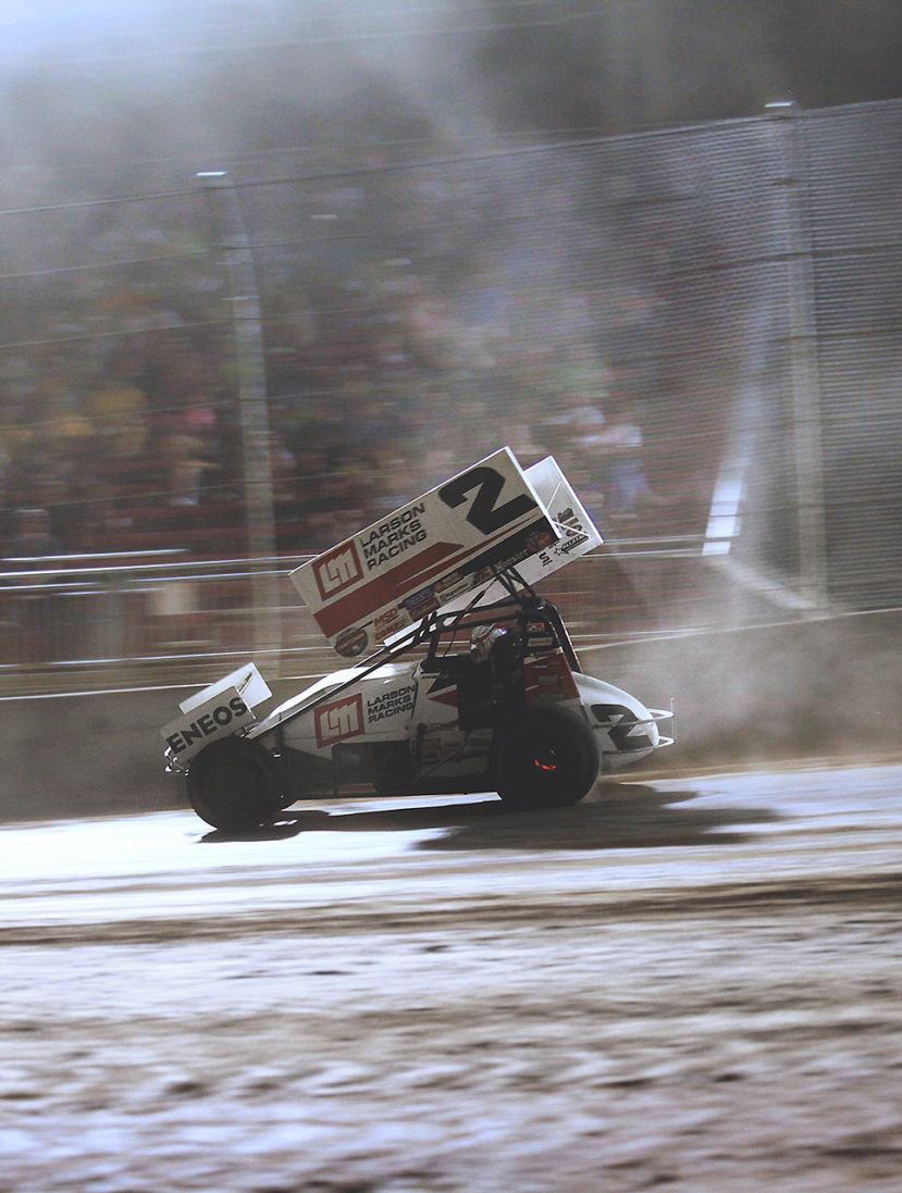 Shane Stewart and Rico Abreu traded the lead a few times before the no.2 prevailed at Lawrenceburg Speedway, IN. ( Jeffrey Turford / TDP )