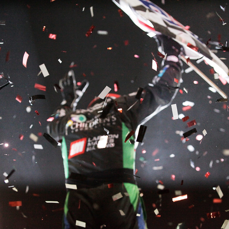 Shane Stewart wins night 1 of The 2016 Knoxville Nationals ( Jeffrey Turford / TDP )