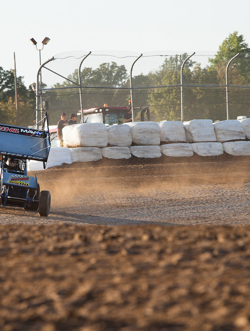 Sam Hafertepe Jr. on the gas through turn 3 at the 2016 Canadian Sprint Car Nationals