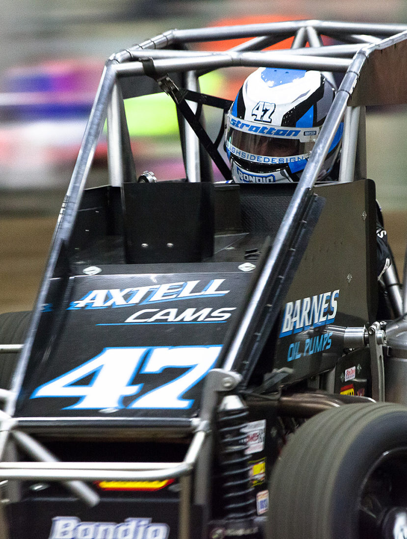 Friday January 13, 2017 TULSA, Oklahoma - Danny Stratton angles hard into turn 3 during Round 6 of the Pole Shuffler on Vacuworx Qualifying Night of The 31st annual Lucas Oil Chili Bowl Nationals presented by General Tire ( Jeffrey Turford / TDP )