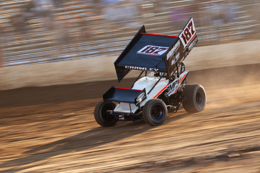 The 187 of Landon Crawley dives into turn 1 during qualifying on day 1 of the Lake Ozark Speedway Memorial Weekend Sprint and Midget Nationals presented by The Drivers Project. ( Jeffrey Turford / TDP )