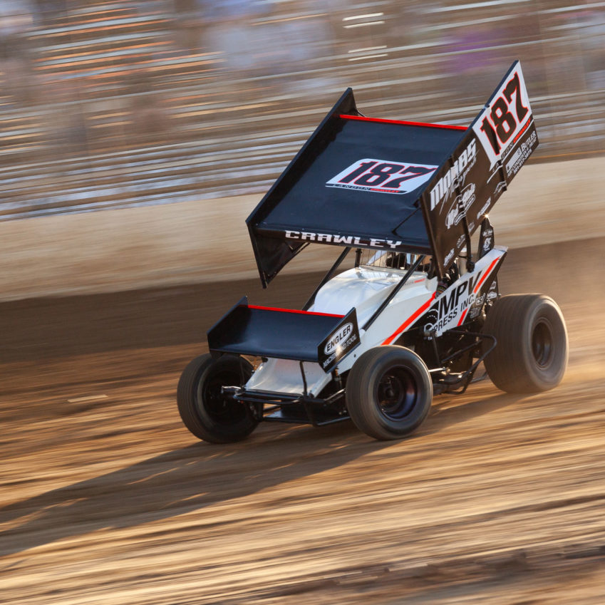 The 187 of Landon Crawley dives into turn 1 during qualifying on day 1 of the Lake Ozark Speedway Memorial Weekend Sprint and Midget Nationals presented by The Drivers Project. ( Jeffrey Turford / TDP )