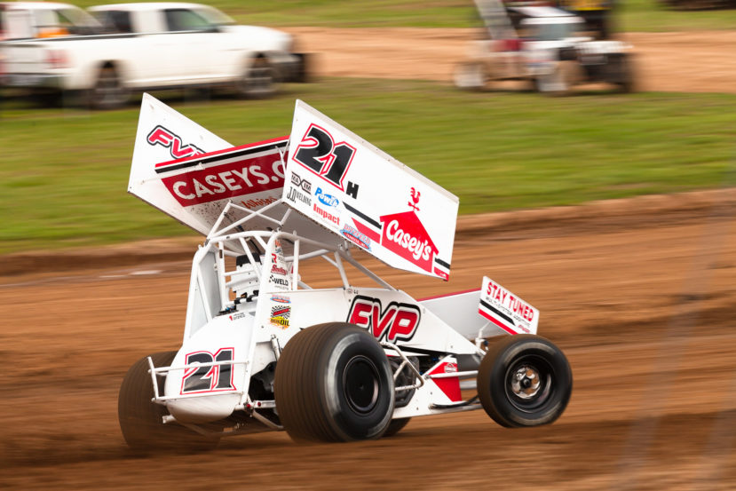 The No.21H of Brian Brown on the gas hard through turn 4 during time trials during the Memorial Weekend Sprint and Midget Nationals. ( Jeffrey Turford / TDP )